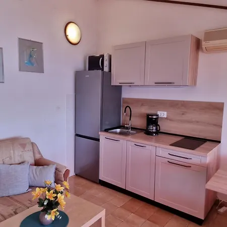 Suzana * Supetarska Draga